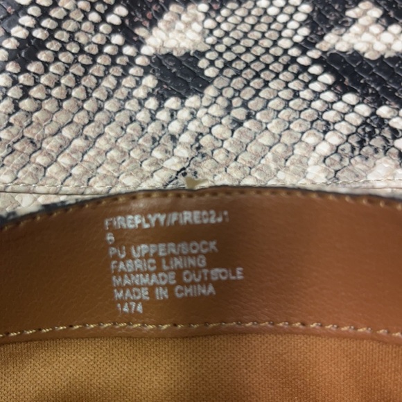 Brand new Madden Girl Woman’s Boots. Size 6. Comes with box but no top. - Picture 10 of 10